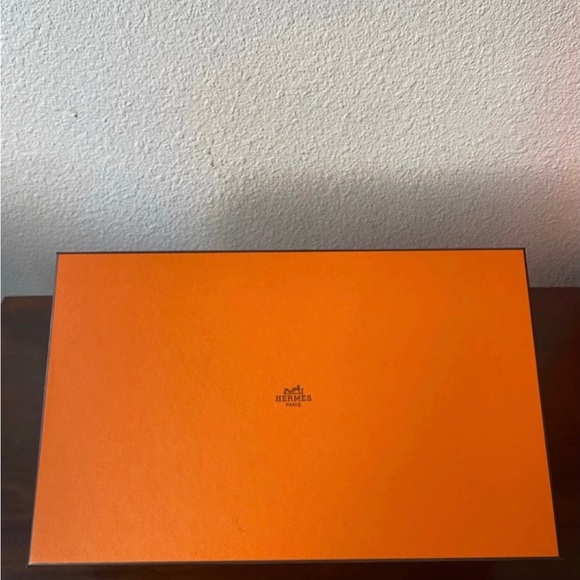 HERMES EMPTY SHOE BOX, RIBBON AND PAPERBAG - Picture 2 of 6